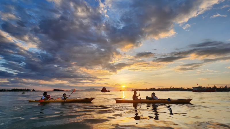 Chèo Kayak ngắm hoàng hôn đến Phố lồng đèn (6)